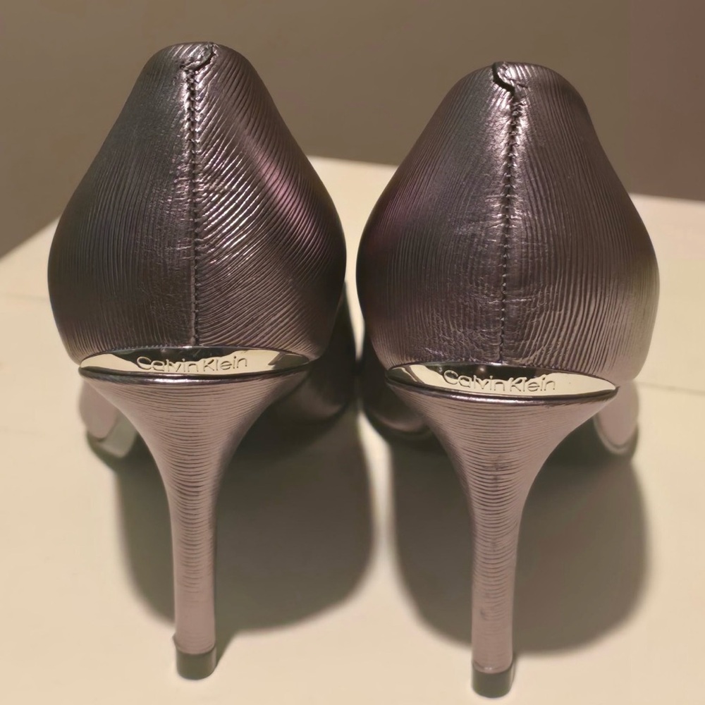 New Calvin Klein Gayle Metallic Silver Heels size 5.5 - Picture 3 of 10